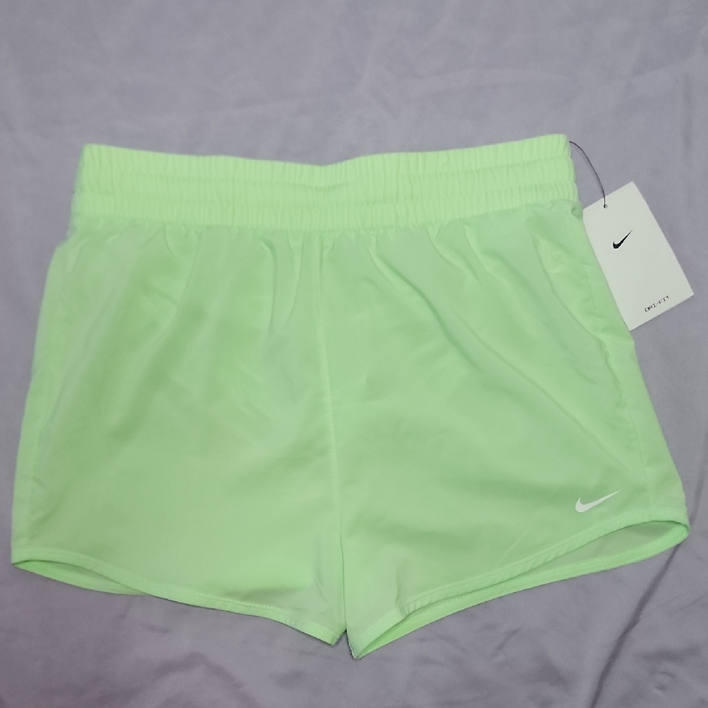 Nike Green Athletic Shorts Lightweight Breathable Design